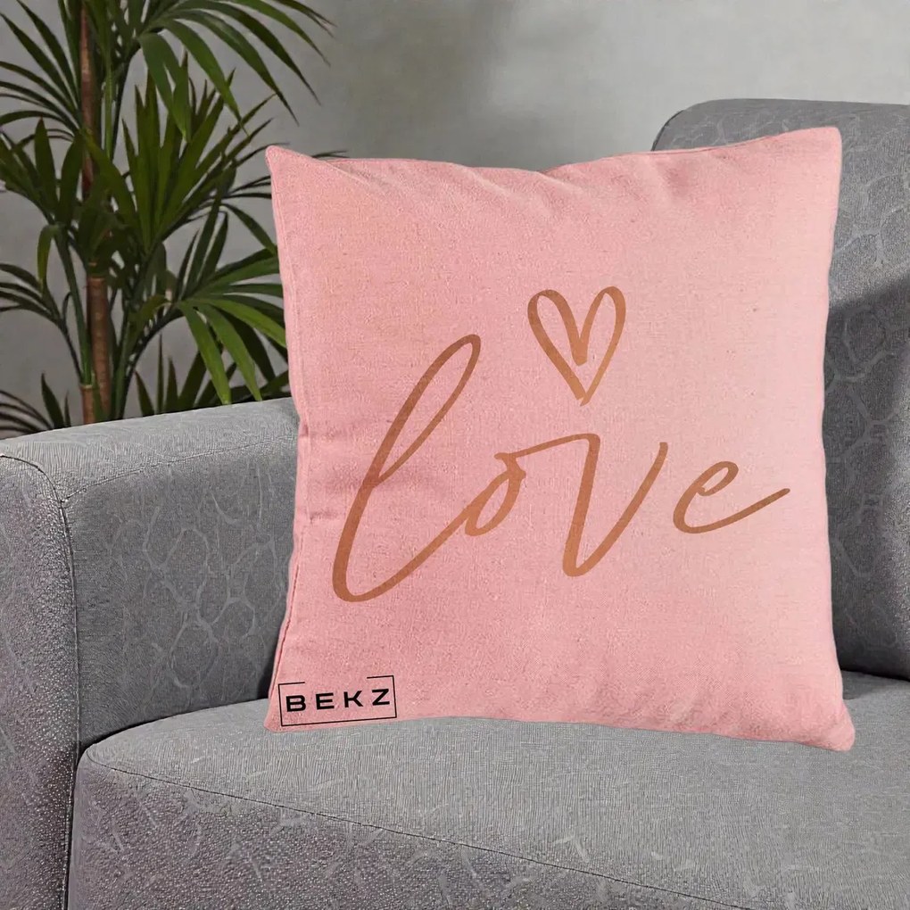 Perna Decorativa Love Caligrafie Aurie, 40x40 cm, Roz, Husa Detasabila, Perna Inclusa, BEKZ®
