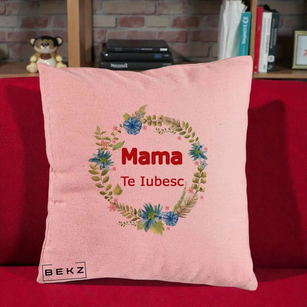 Cadou pentru Mama - Perna Personalizata Mama Te Iubesc Flori Albastre, 40x40 cm, Roz, Husa Detasabila, Perna Inclusa, BEKZ®