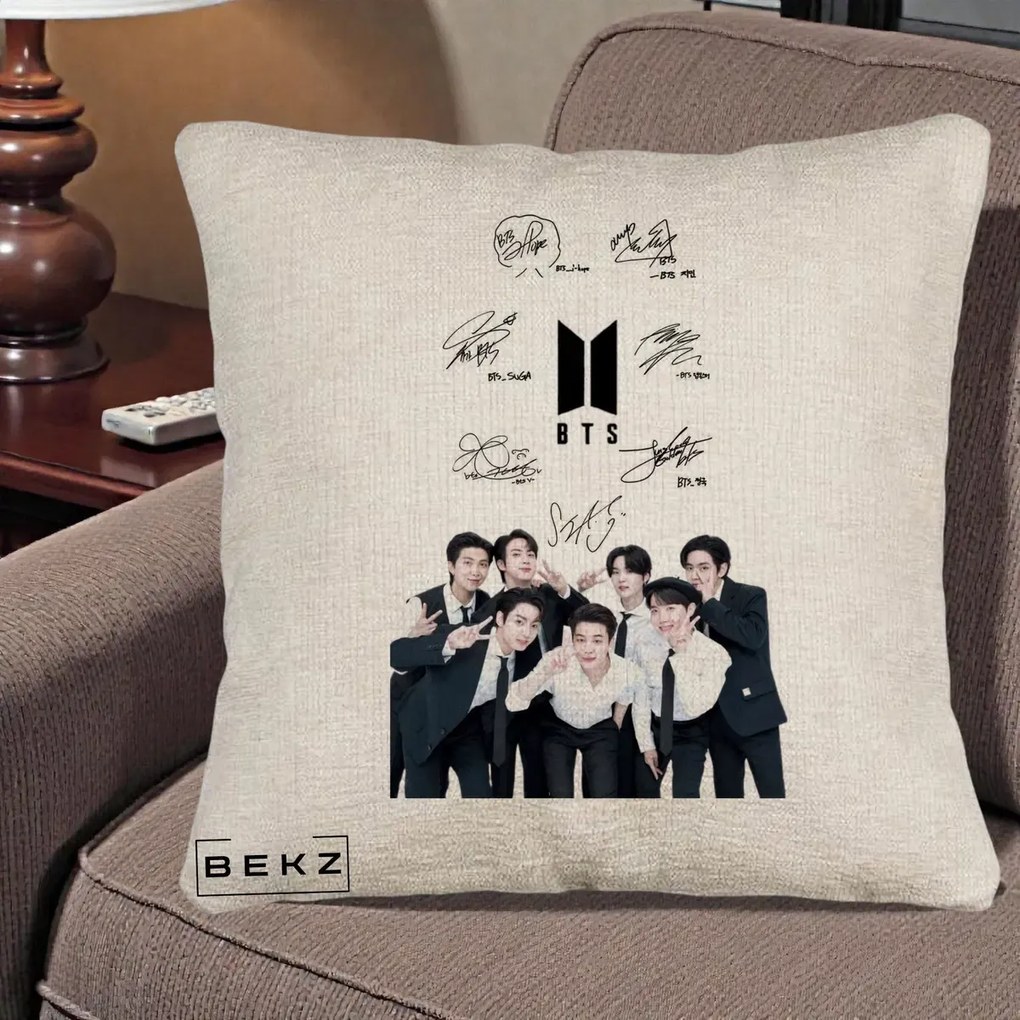Perna Personalizata K-pop BTS Autografe Toti Membrii cu Fotografie, 40x40 cm, Bej Canapea, Husa Detasabila, Perna Inclusa, BEKZ®