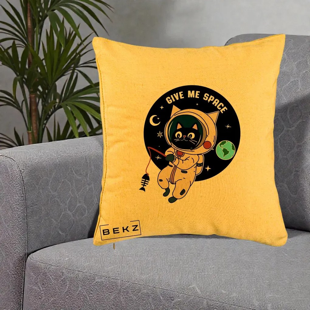 Perna Decorativa Give Me Space Pisica Astronaut, 40x40 cm, Galben, Husa Detasabila, Perna Inclusa, BEKZ®