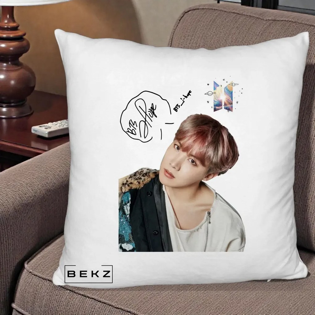 Perna Personalizata K-pop BTS J-Hope Par Roz Autograf, 40x40 cm, Alb Pufos, Husa Detasabila, Perna Inclusa, BEKZ®