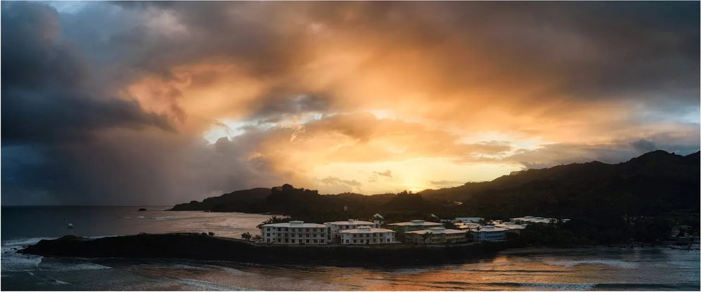Tablou - plaja cu cerul întunecat (120x50 cm)