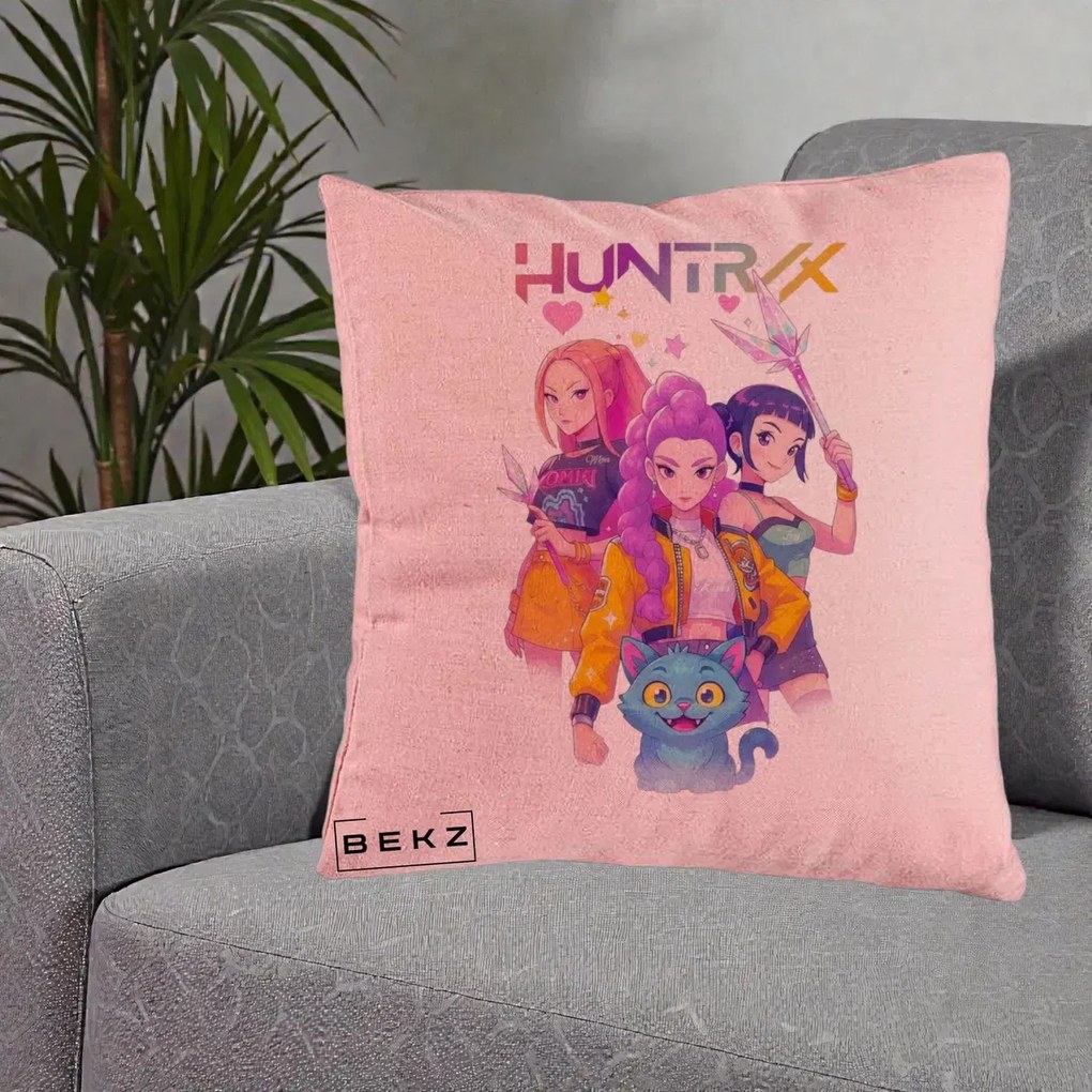 Perna Personalizata K-pop HUNTRX Trio Foto cu Pisica, 40x40 cm, Roz, Husa Detasabila, Perna Inclusa, BEKZ®