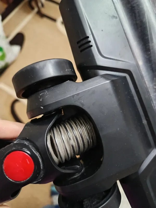 La mâna a doua: Aspirator fără fir Oliver Voltz OV51001Q, 250W, Li-ion 2500 mAh, 3 viteze, 0.6 l, 25 kPa, Ecran tactil, Negru