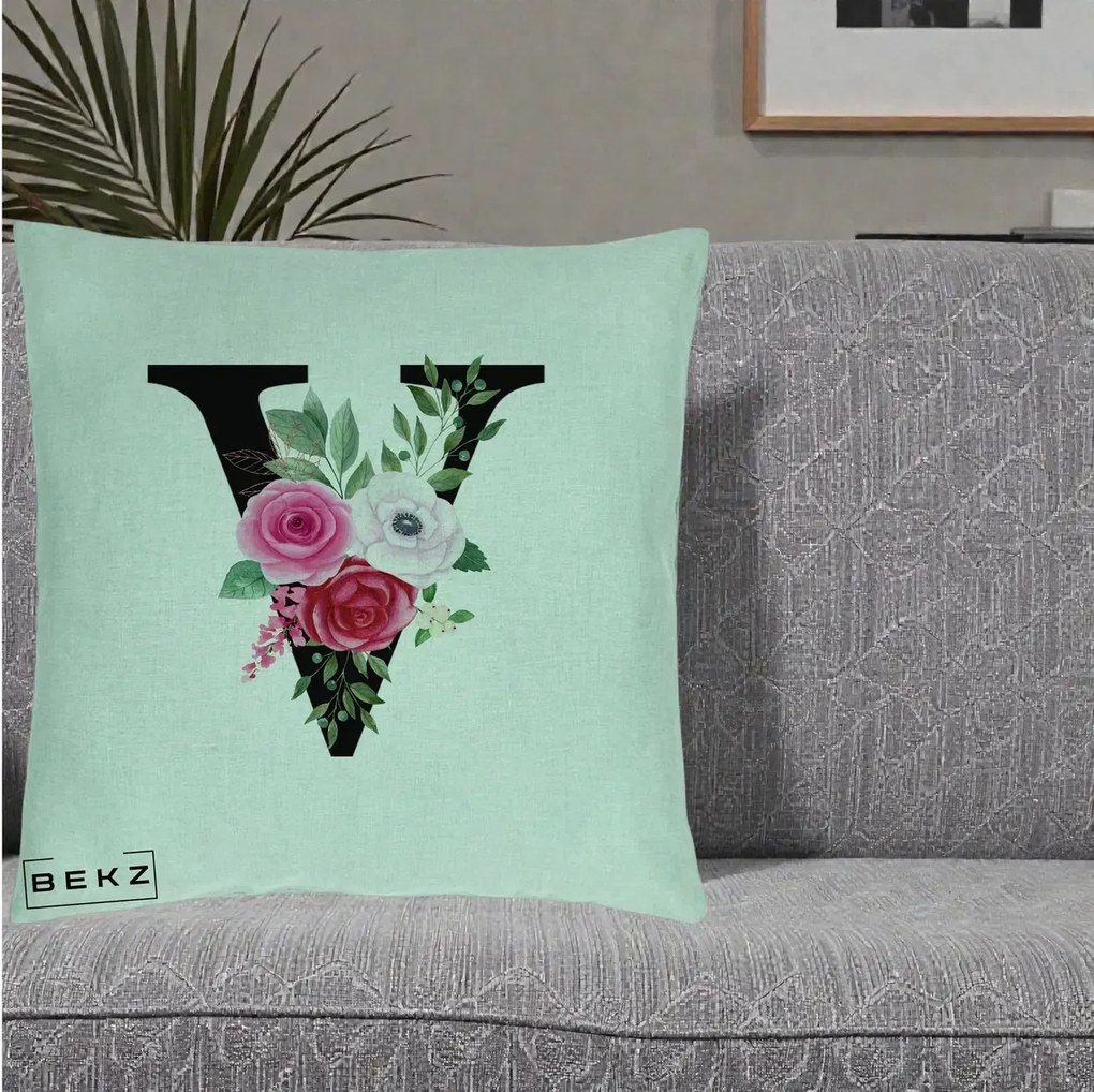 Cadou Personalizat - Perna Personalizata Monograma Florala Litera V cu Buchet, 40x40 cm, Verde Menta, Husa Detasabila, Perna Inclusa, BEKZ®