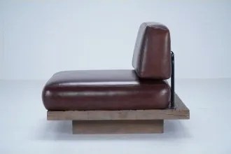 Canapea modulară 1 loc din piele naturală maro, cu platformă din lemn reciclat pe dreapta și spătar pe cadru metalic, 82 x 140 x 90 cm, „Oxford”
