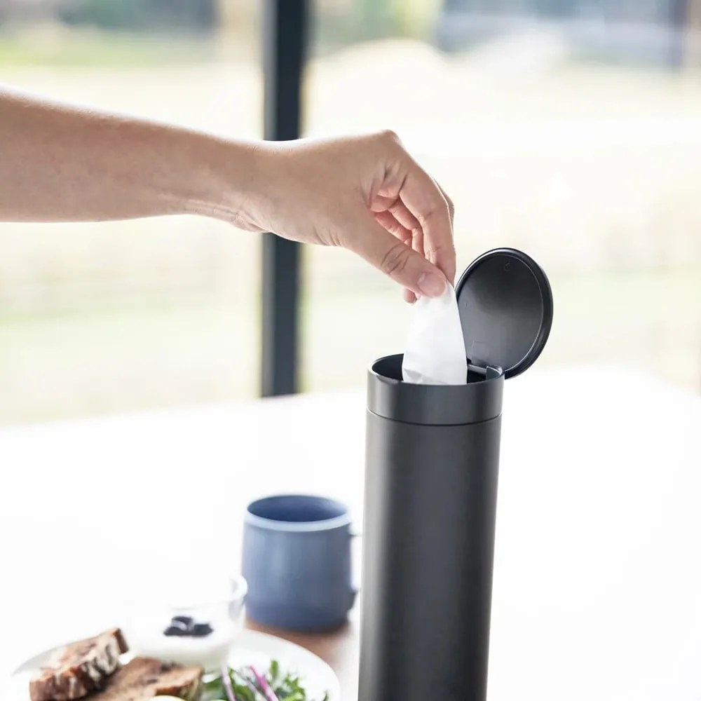 Cutie pentru șervețele din metal Tower – YAMAZAKI