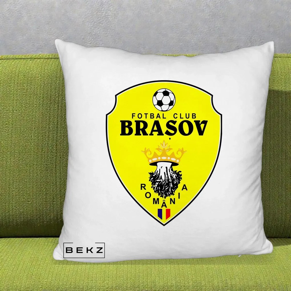Perna Personalizata FC Brasov Fotbal Romania, 40x40 cm, Alb Pufos, Husa Detasabila, Perna Inclusa, BEKZ®