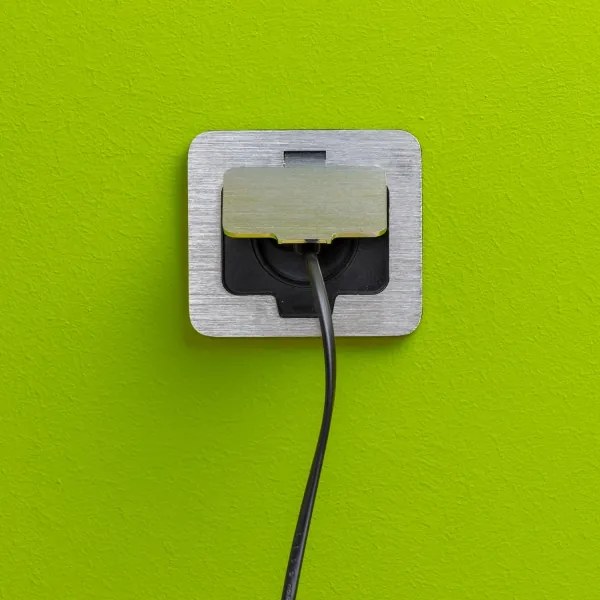 BRILAGI - Priză încastrată pentru bucătărie INBOX IP55, crom mat, dreptunghiulară