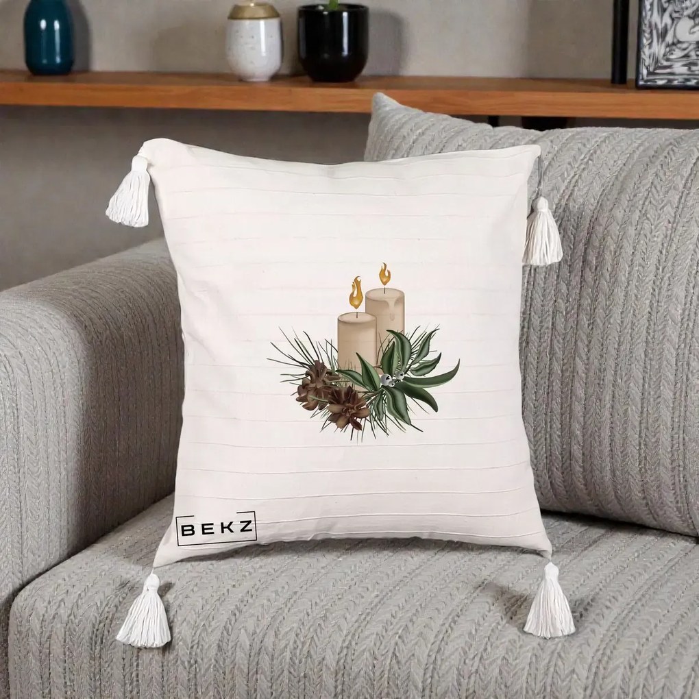 Perna Decorativa Lumanari cu Ilex si Conuri Ilustratie, 40x40 cm, Bej cu Franjuri, Husa Detasabila, Perna Inclusa, BEKZ®