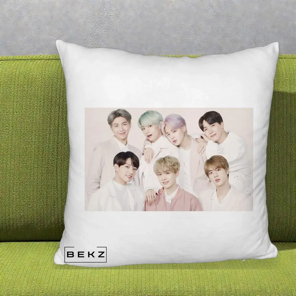 Perna Personalizata K-pop BTS Foto Grup Landscape Pastel, 40x40 cm, Alb Pufos, Husa Detasabila, Perna Inclusa, BEKZ®