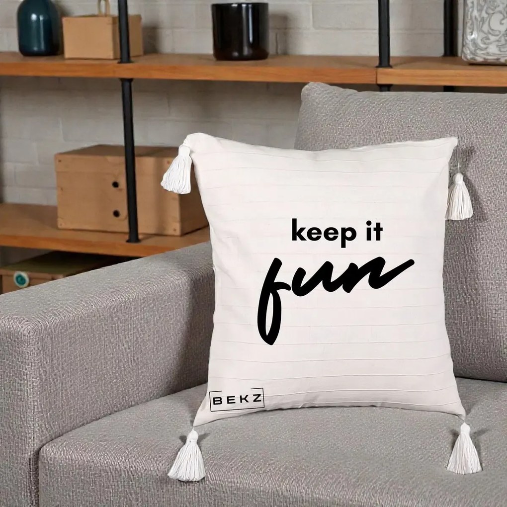 Perna Decorativa Keep It Fun, 40x40 cm, Bej cu Franjuri, Husa Detasabila, Perna Inclusa, BEKZ®