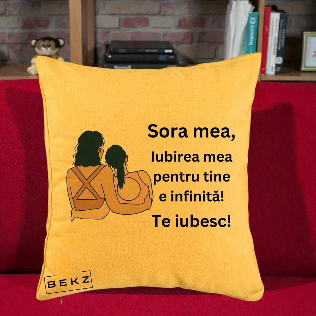 Cadou pentru Sora - Perna Personalizata Sora Mea Te Iubesc Doua Fete Fashioniste Line Art, 40x40 cm, Galben, Husa Detasabila, Perna Inclusa, BEKZ®
