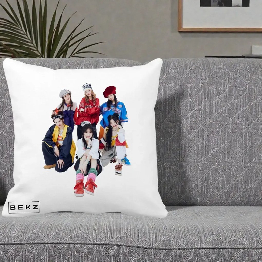 Perna Personalizata Grup K-pop Fete Streetwear Foto, 40x40 cm, Alba Mata, Husa Detasabila, Perna Inclusa, BEKZ®