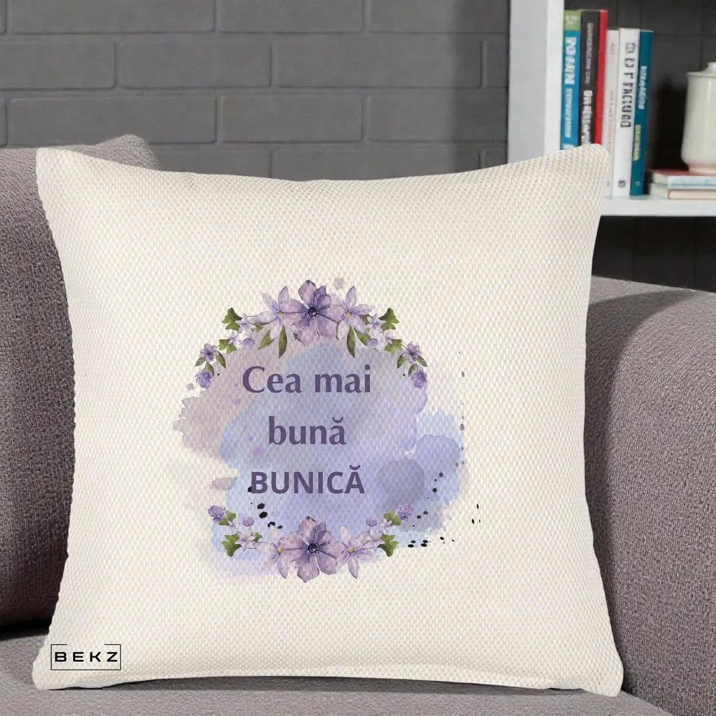 Cadou pentru Bunica - Perna Personalizata Cea Mai Buna Bunica Flori Mov Acuarela Negru, 40x40 cm, Crem Reliefat, Husa Detasabila, Perna Inclusa, BEKZ®
