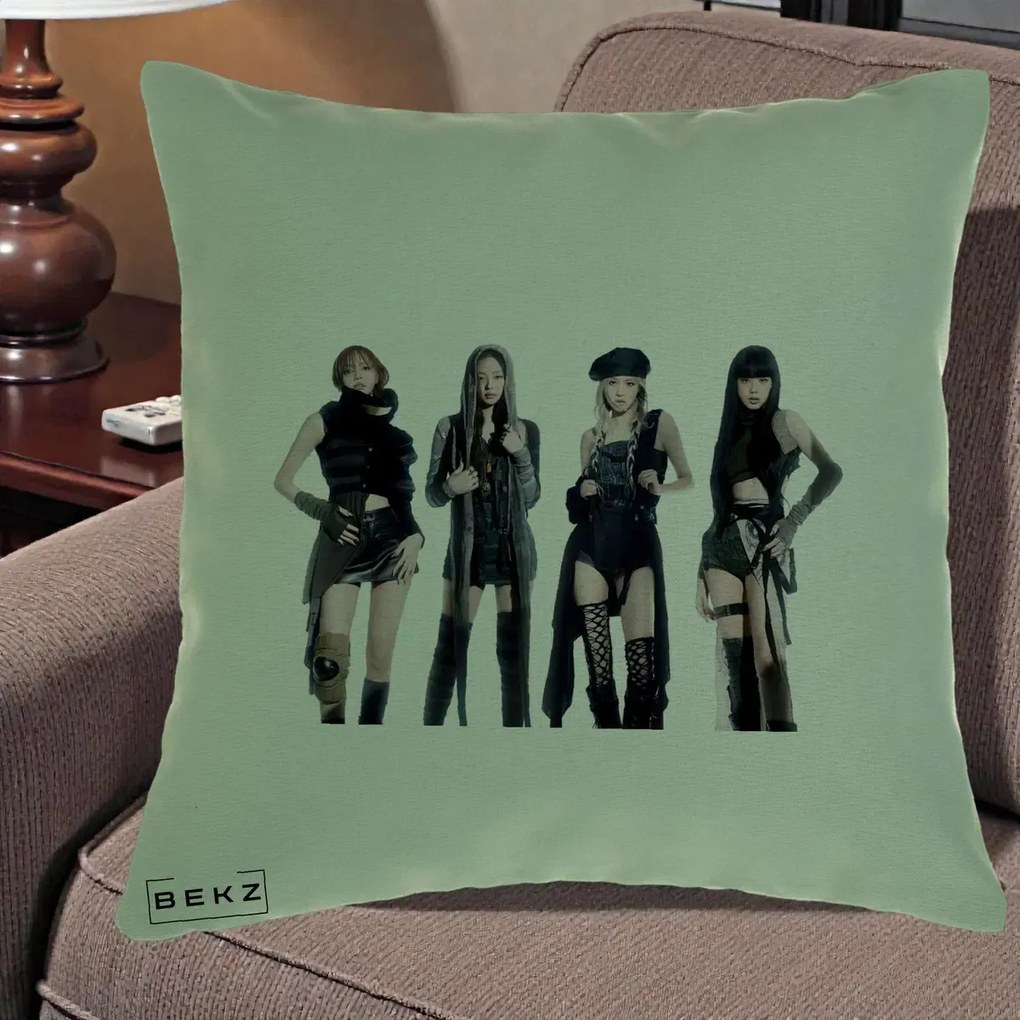 Perna Personalizata K-pop BLACKPINK Tinute Negre Elegante Grup, 40x40 cm, Verde, Husa Detasabila, Perna Inclusa, BEKZ®