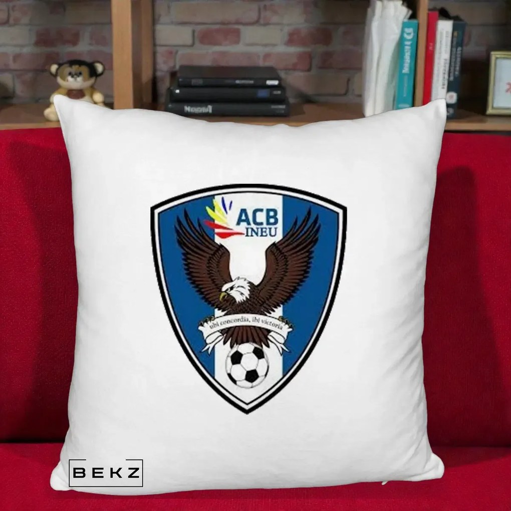 Perna Personalizata ACB Ineu Fotbal, 40x40 cm, Alb Pufos, Husa Detasabila, Perna Inclusa, BEKZ®