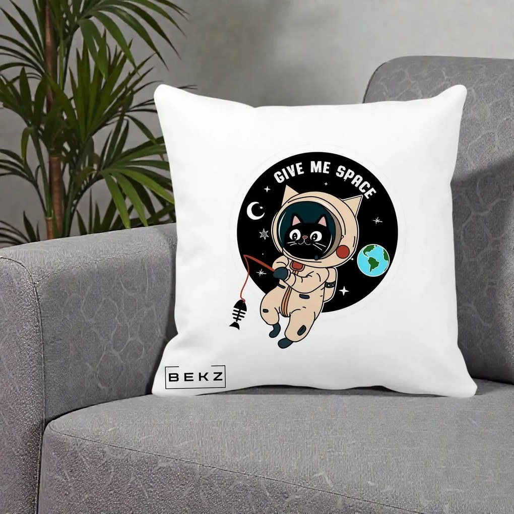 Perna Decorativa Give Me Space Pisica Astronaut, 40x40 cm, Alba Mata, Husa Detasabila, Perna Inclusa, BEKZ®