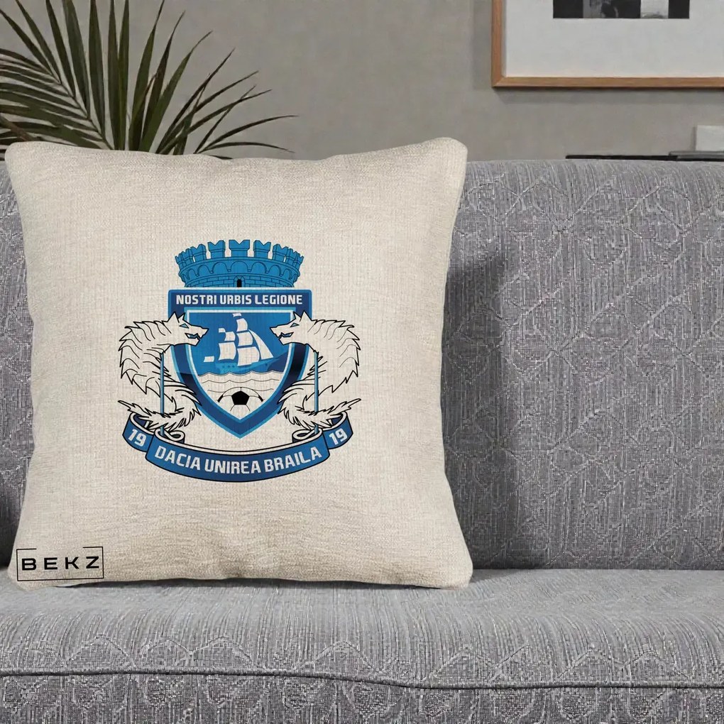 Perna Personalizata Dacia Unirea Braila 1919 Fotbal, 40x40 cm, Bej Canapea, Husa Detasabila, Perna Inclusa, BEKZ®