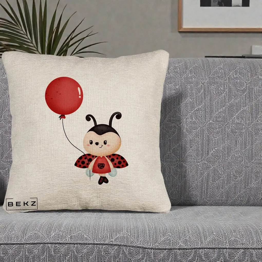 Perna Decorativa Buburuza cu Balon Rosu, 40x40 cm, Bej Canapea, Husa Detasabila, Perna Inclusa, BEKZ®