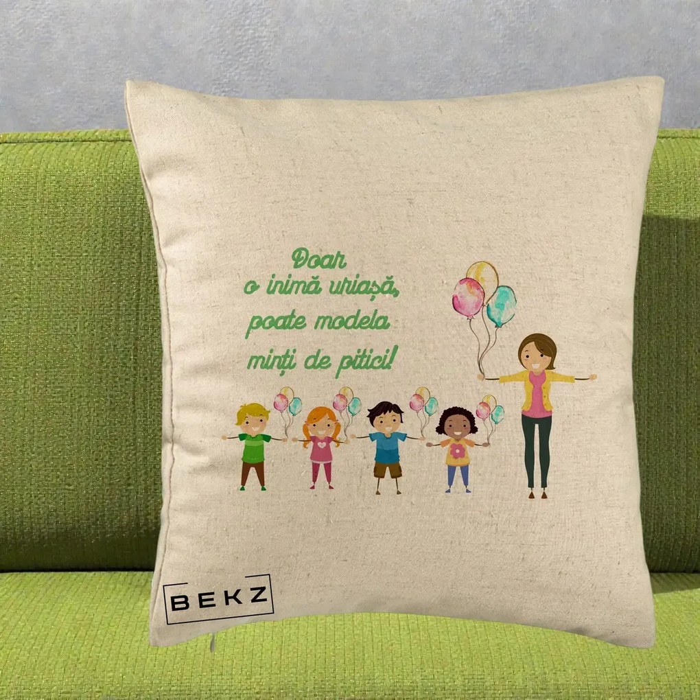 Cadou pentru Educatoare - Perna Personalizata Doar o Inima Uriasa poate Modela Minti de Pitici cu Educatoare si Baloane, 40x40 cm, Bej, Husa Detasabila, Perna Inclusa, BEKZ®