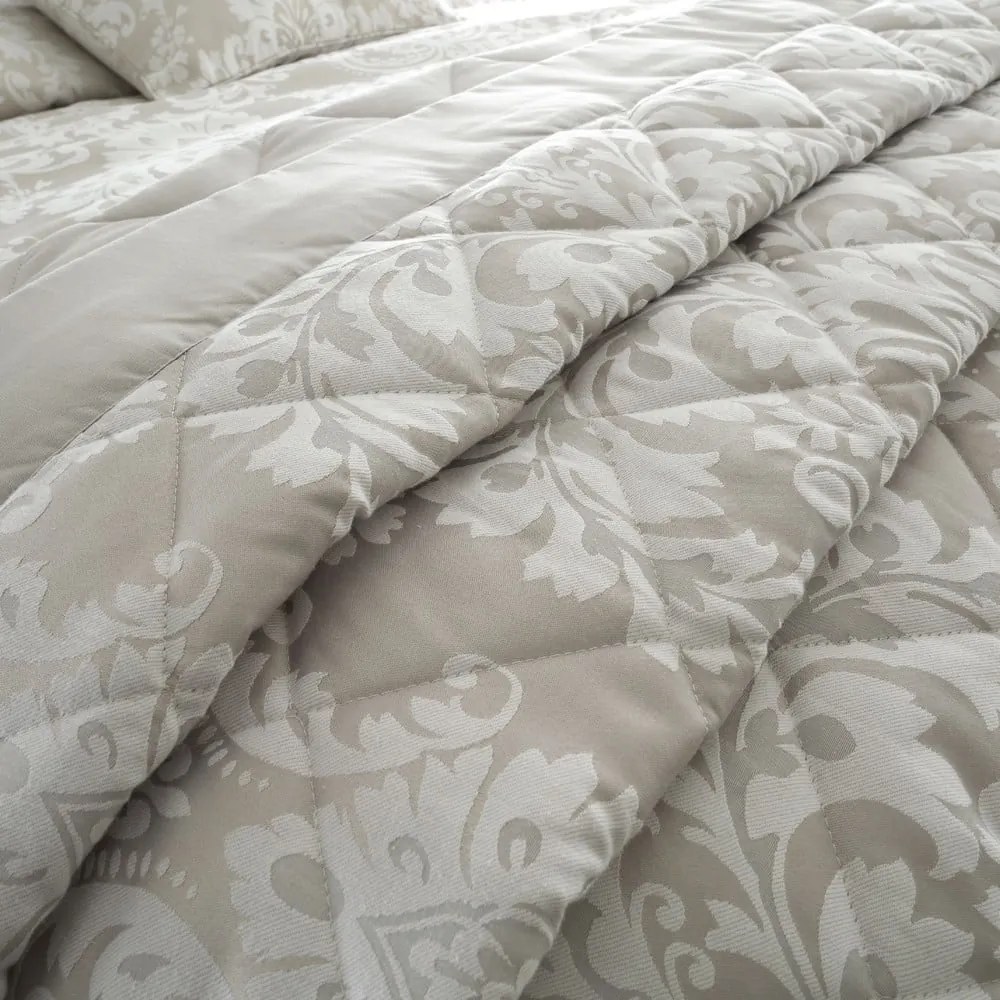 Cuvertură bej pentru pat dublu 230x220 cm Classic Damask - Catherine Lansfield