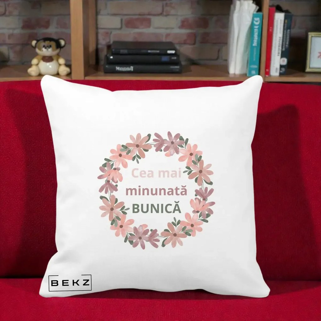 Cadou pentru Bunica - Perna Personalizata Cea Mai Minunata Bunica Coronita Flori Roz, 40x40 cm, Alba Mata, Husa Detasabila, Perna Inclusa, BEKZ®
