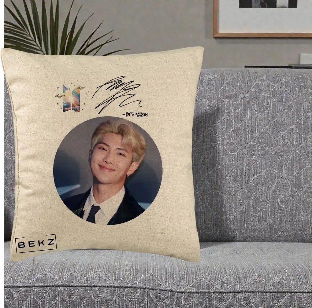 Perna Personalizata K-pop BTS RM Namjoon Portret Cerc cu Autograf, 40x40 cm, Bej, Husa Detasabila, Perna Inclusa, BEKZ®
