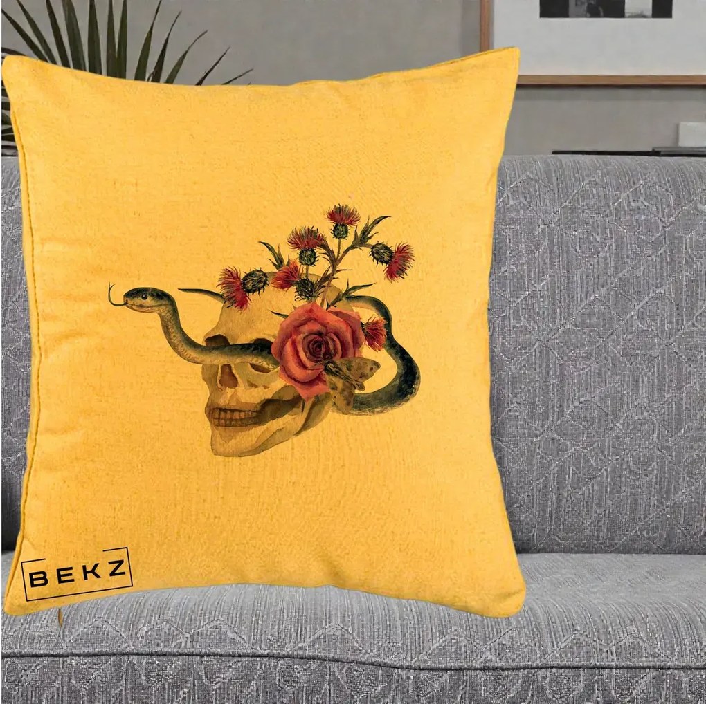 Perna Decorativa Craniu cu Sarpe si Trandafiri Gothic, 40x40 cm, Galben, Husa Detasabila, Perna Inclusa, BEKZ®
