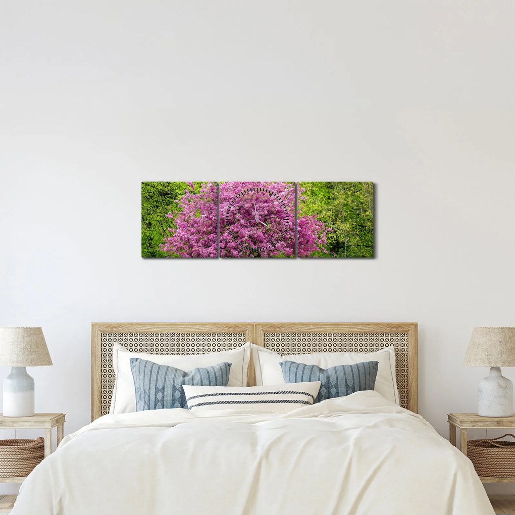Tablou cu pom înflorit pe luncă (cu ceas) (90x30 cm)