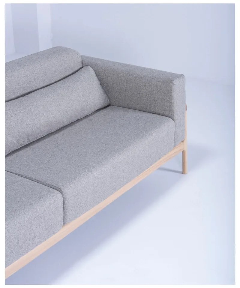 Canapea cu structură din lemn de stejar Gazzda Fawn Plus, 240 cm, gri