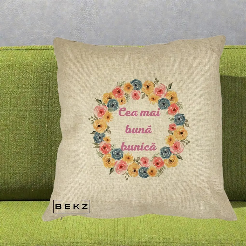Cadou pentru Bunica - Perna Personalizata Cea Mai Buna Bunica Coronita Flori Multicolore, 40x40 cm, Crem, Husa Detasabila, Perna Inclusa, BEKZ®