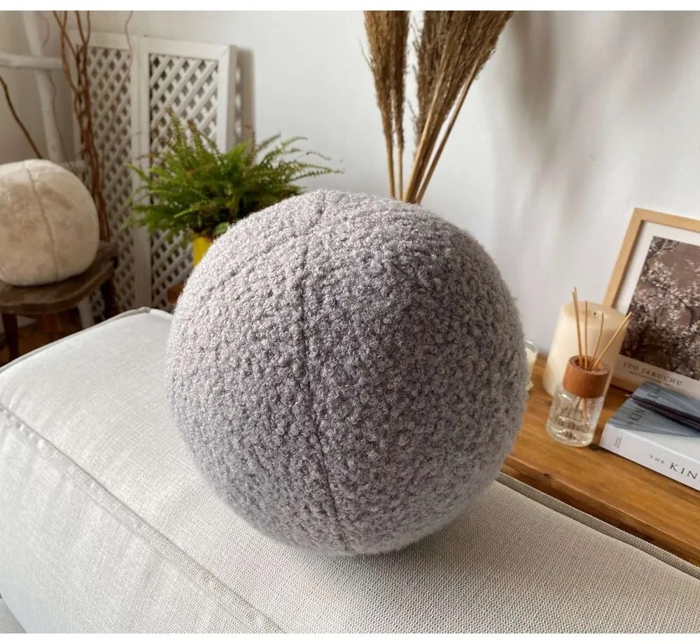 Pernă decorativă din material bouclé ø 20 cm Top – Mioli Decor