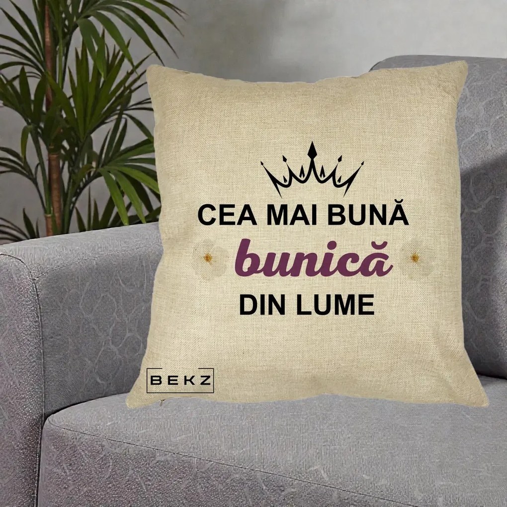 Cadou pentru Bunica - Perna Personalizata Cea Mai Buna Bunica Din Lume Coroana Mov Flori, 40x40 cm, Crem, Husa Detasabila, Perna Inclusa, BEKZ®