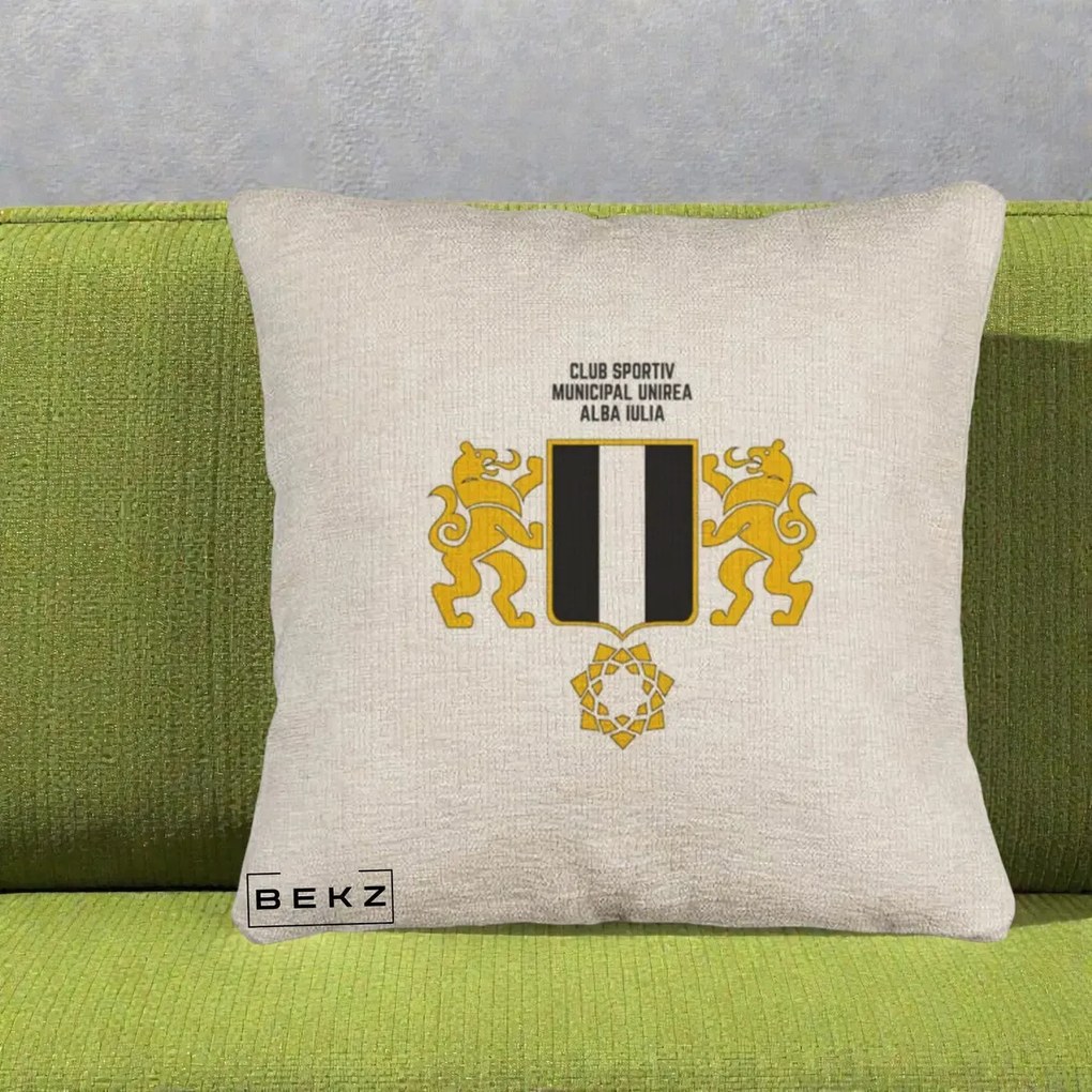 Perna Personalizata CSM Unirea Alba Iulia Fotbal, 40x40 cm, Bej Canapea, Husa Detasabila, Perna Inclusa, BEKZ®