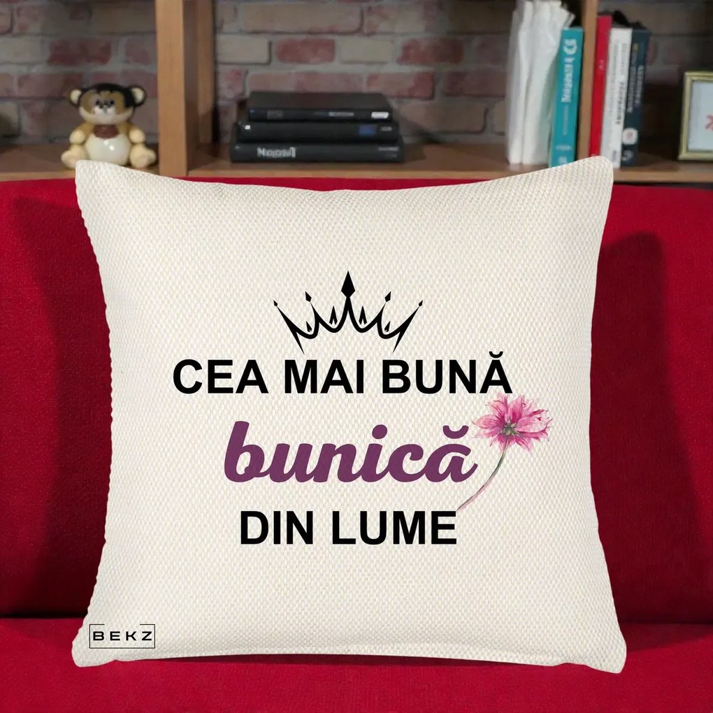 Cadou pentru Bunica - Perna Personalizata Cea Mai Buna Bunica Din Lume Coroana Mov Floare Roz, 40x40 cm, Crem Reliefat, Husa Detasabila, Perna Inclusa, BEKZ®