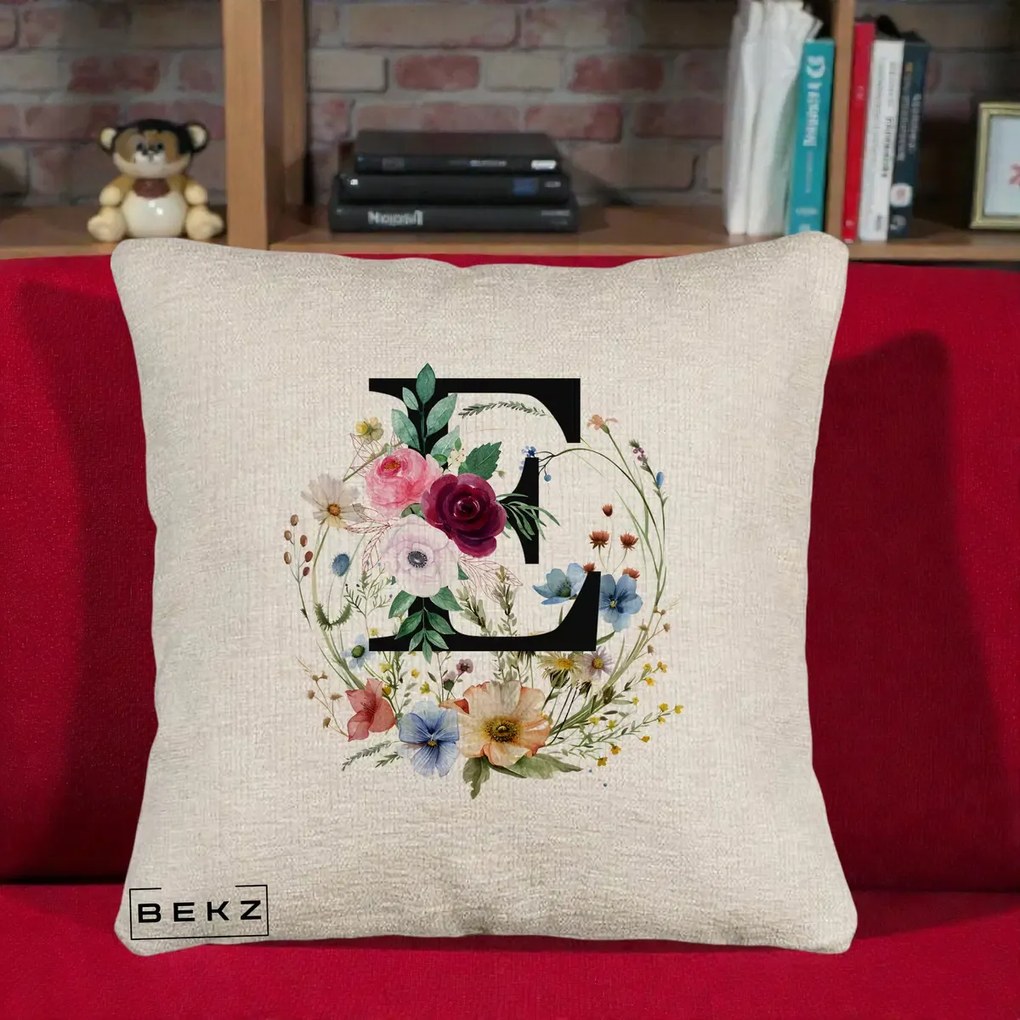 Cadou Personalizat - Perna Personalizata Monogram Litera E cu Flori Acuarela, 40x40 cm, Bej Canapea, Husa Detasabila, Perna Inclusa, BEKZ®