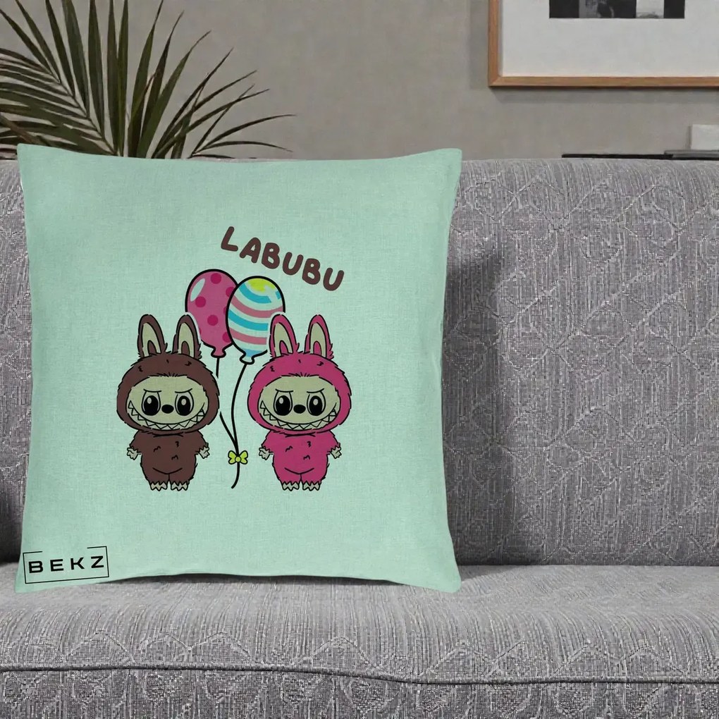 Perna Personalizata Labubu Cuplu cu Baloane, 40x40 cm, Verde Menta, Husa Detasabila, Perna Inclusa, BEKZ®