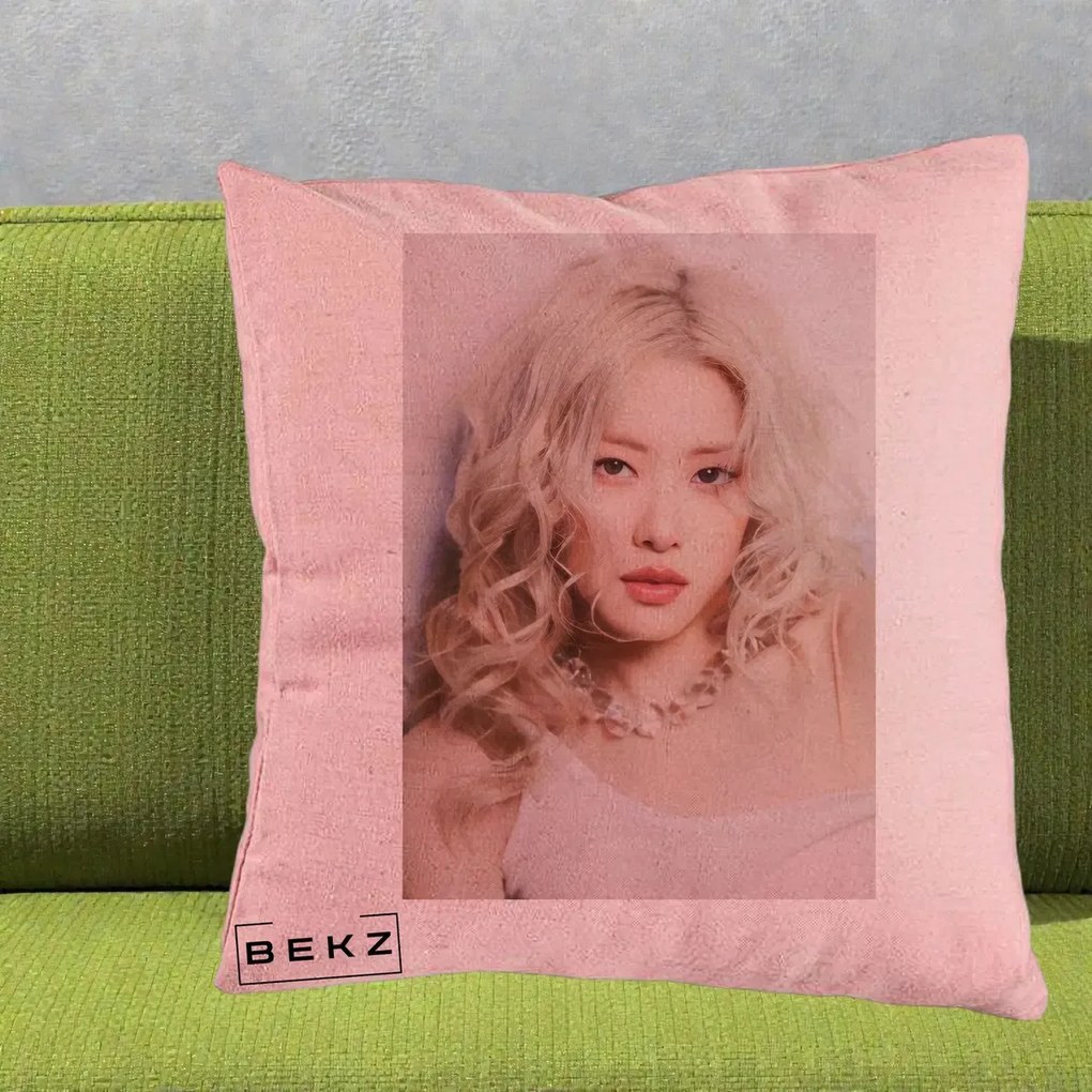 Perna Personalizata K-pop BLACKPINK Rose, 40x40 cm, Roz, Husa Detasabila, Perna Inclusa, BEKZ®