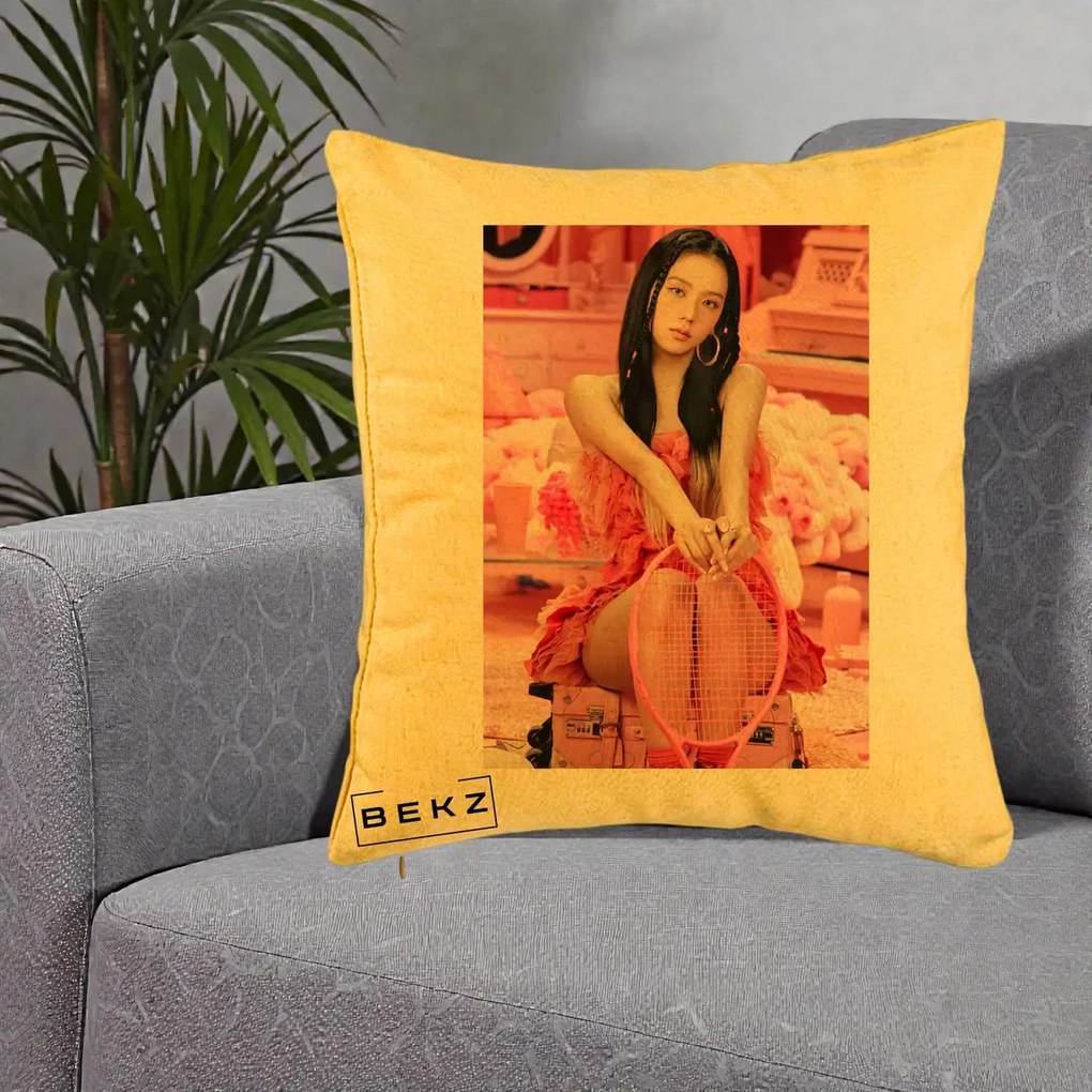 Perna Personalizata K-pop BLACKPINK Jisoo Pink Room, 40x40 cm, Galben, Husa Detasabila, Perna Inclusa, BEKZ®