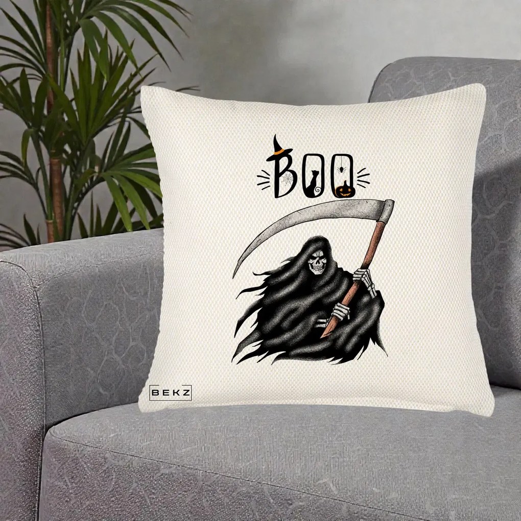 Perna Decorativa Halloween Boo Grim Reaper cu Coasa, 40x40 cm, Crem Reliefat, Husa Detasabila, Perna Inclusa, BEKZ®