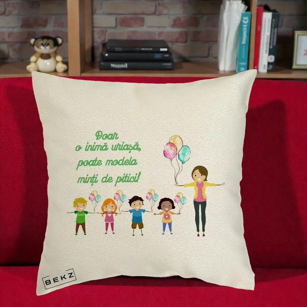 Cadou pentru Educatoare - Perna Personalizata Doar o Inima Uriasa poate Modela Minti de Pitici cu Educatoare si Baloane, 40x40 cm, Ecru, Husa Detasabila, Perna Inclusa, BEKZ®