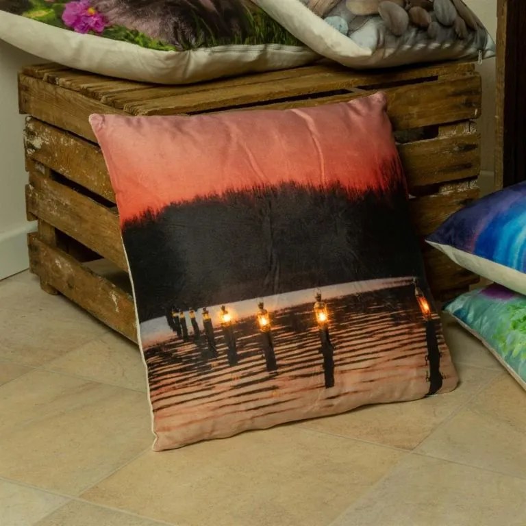 Perna decorativa cu iluminare LED amurg - 38 x 38 cm