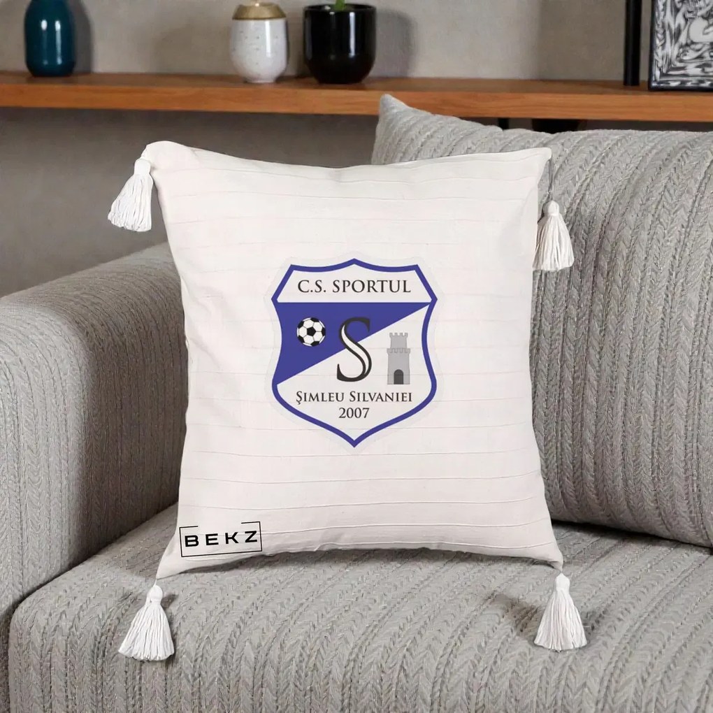 Perna Personalizata CS Sportul Simleu Silvaniei 2007, 40x40 cm, Bej cu Franjuri, Husa Detasabila, Perna Inclusa, BEKZ®