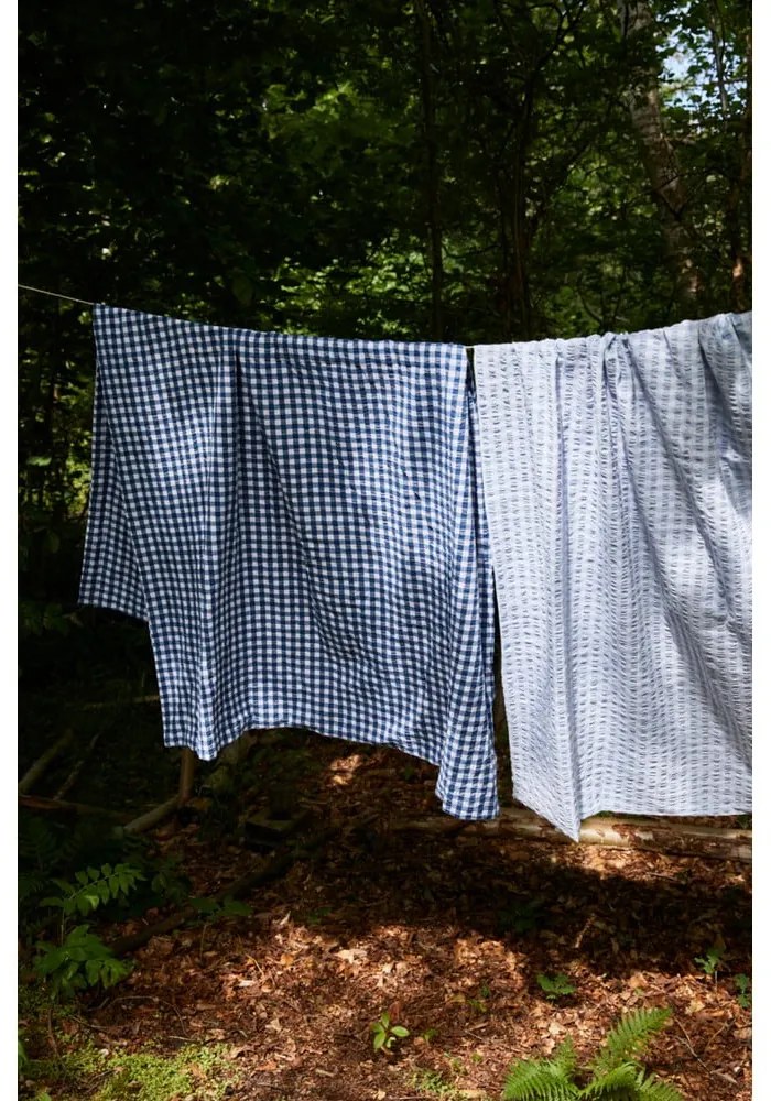 Lenjerie de pat albă/albastru-deschis din țesătură crep pentru pat de o persoană/extinsă 140x220 cm Bæk&amp;Bølge – JUNA