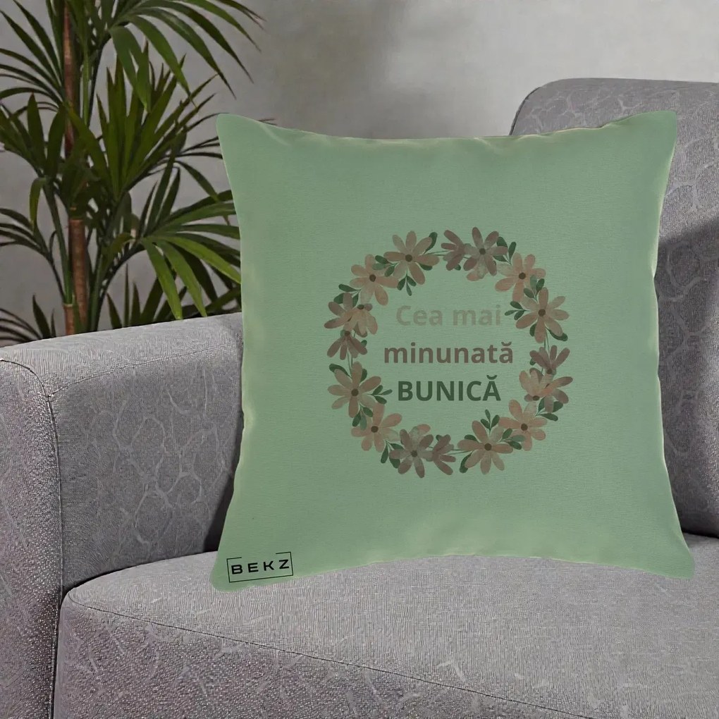 Cadou pentru Bunica - Perna Personalizata Cea Mai Minunata Bunica Coronita Flori Roz, 40x40 cm, Verde, Husa Detasabila, Perna Inclusa, BEKZ®