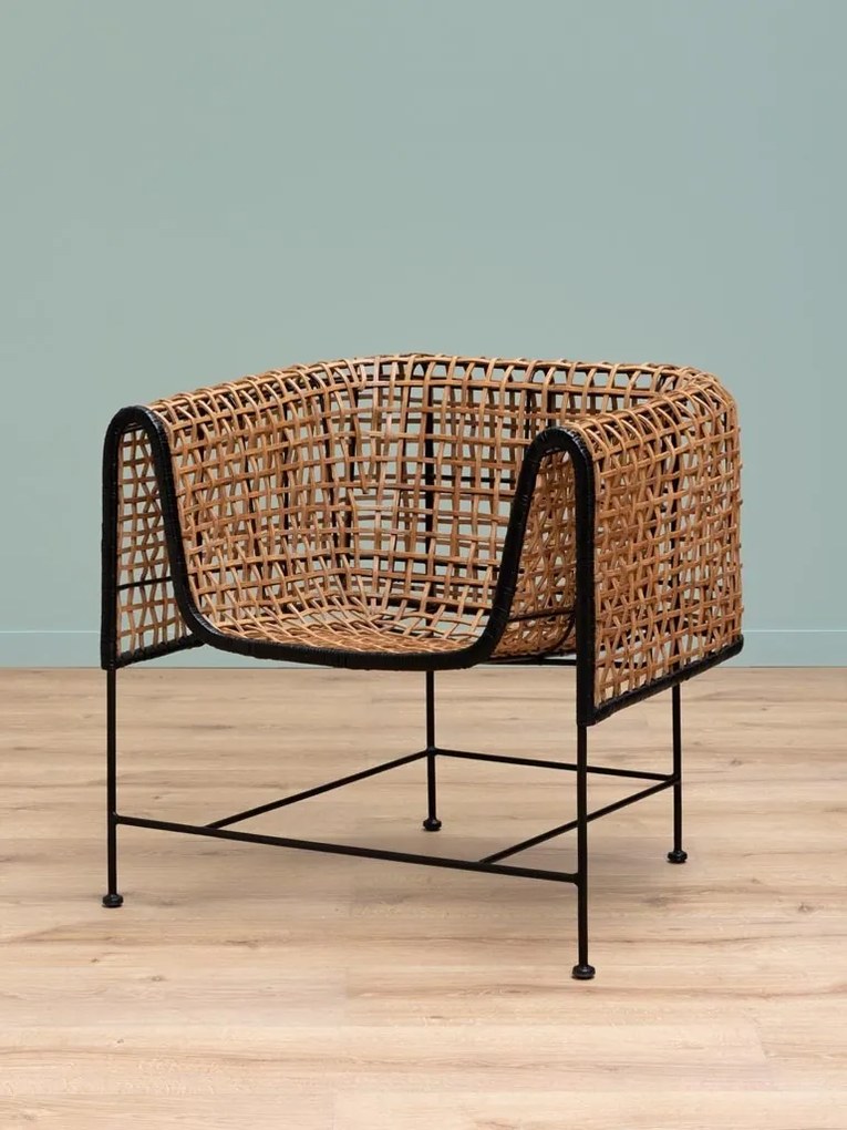 Fotoliu impletit din rattan, cu bordura decorativa neagră, "Asano"