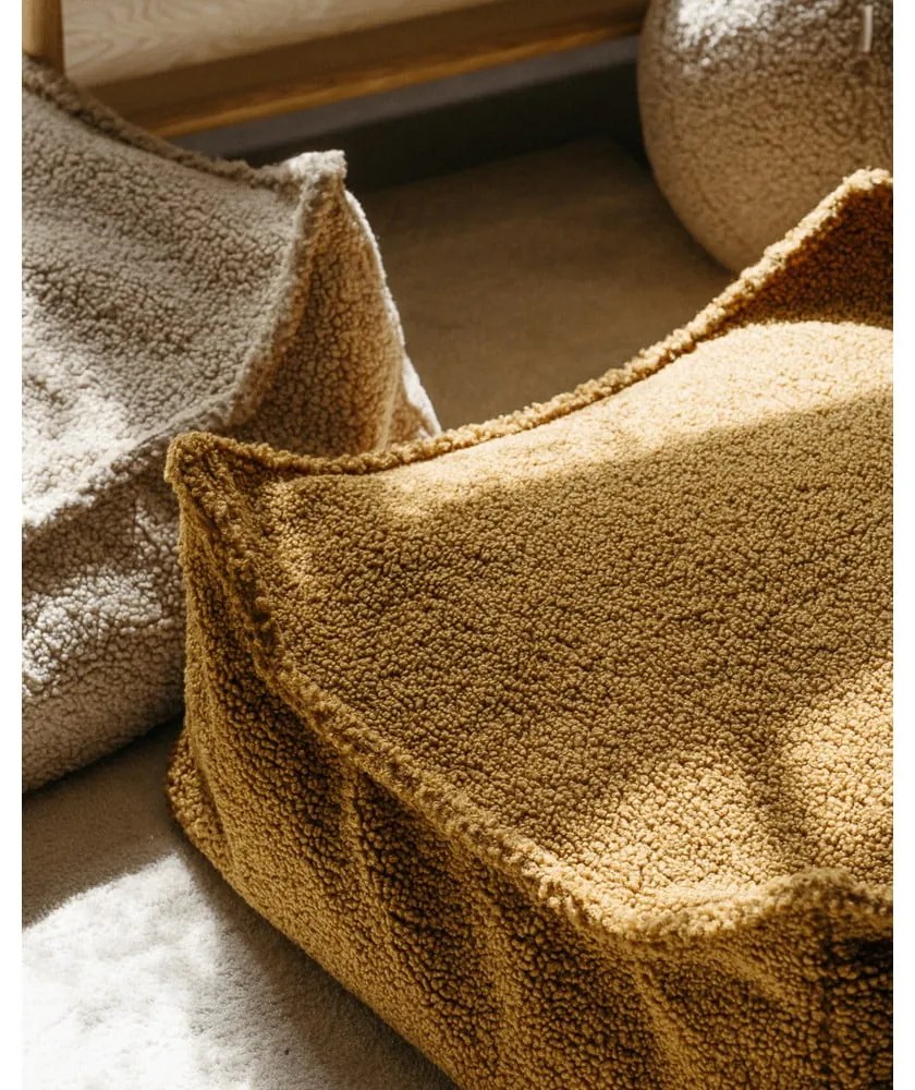 Fotoliu puf pentru copii maro cu tapițerie din țesătură bouclé Square – Wigiwama