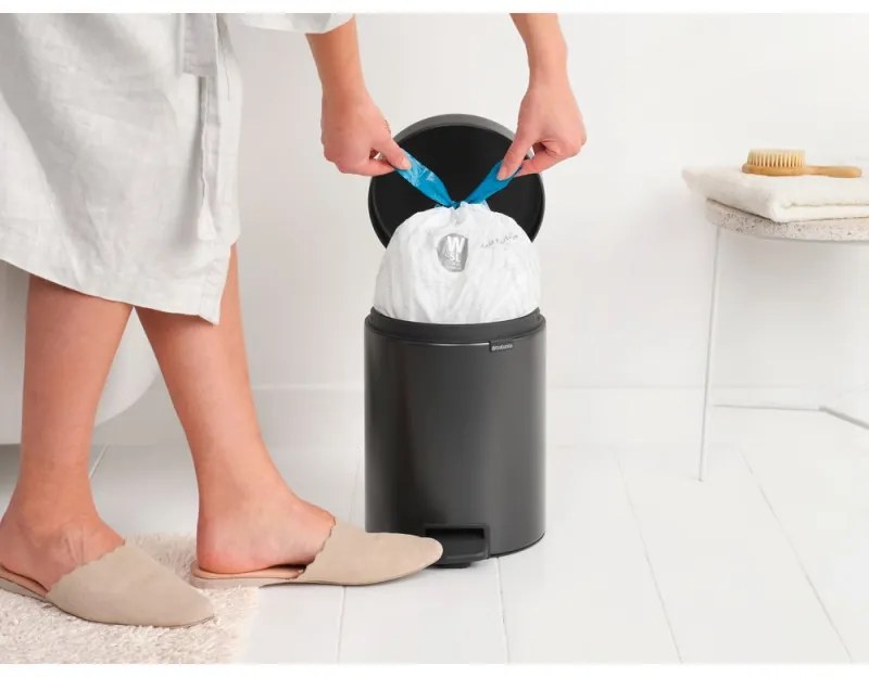 Cos cu pedala Brabantia NewIcon 1008838, 5 L, Inchidere lina, Baza antiderapanta, Gri inchis