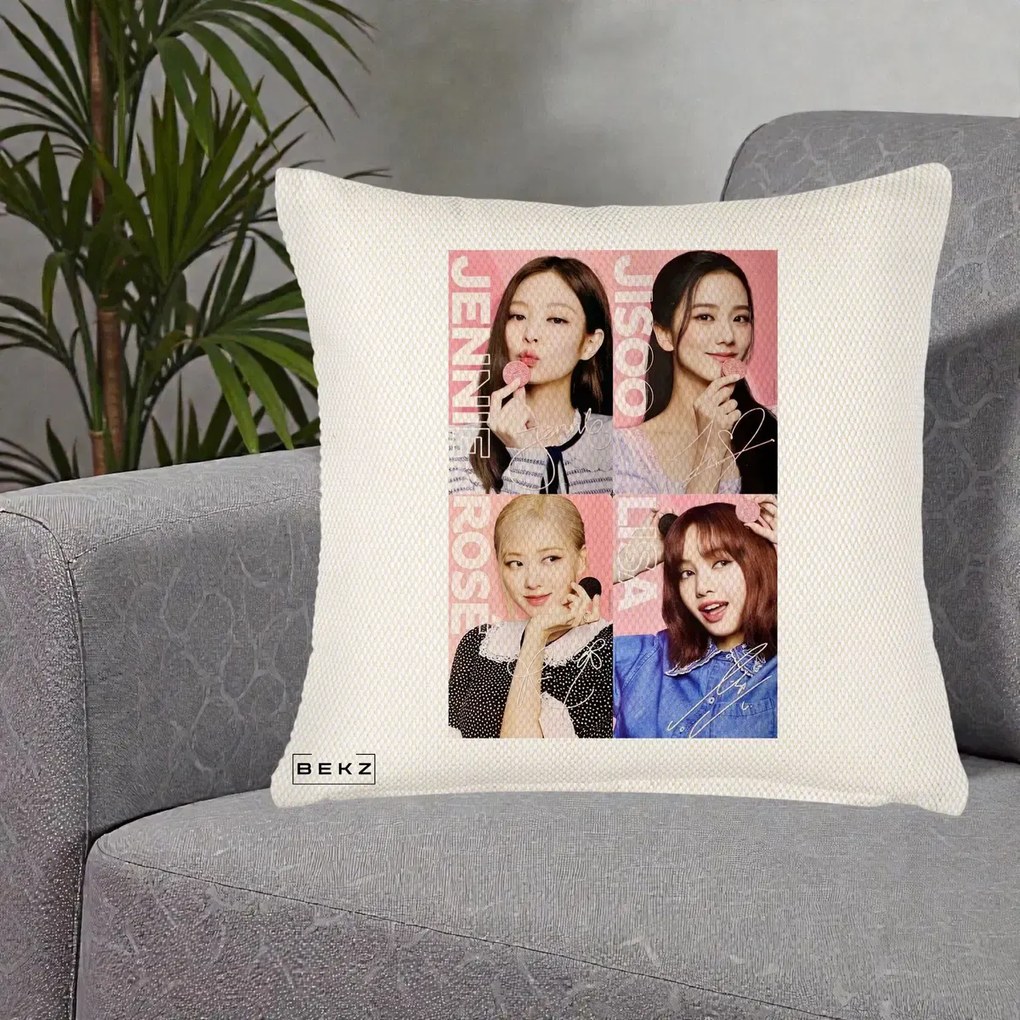Perna Personalizata K-pop BLACKPINK Colaj 4 Portrete cu Semnature, 40x40 cm, Crem Reliefat, Husa Detasabila, Perna Inclusa, BEKZ®